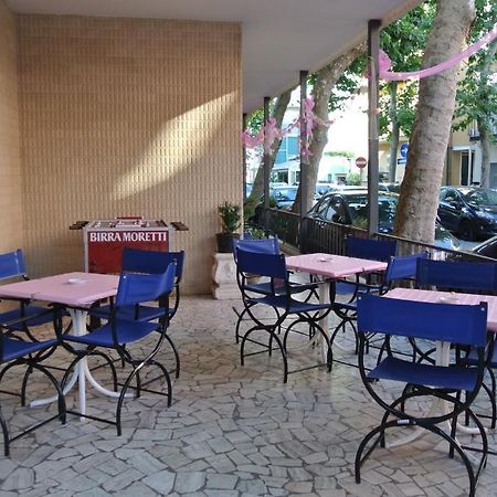 Hotel Zaghini Римини Екстериор снимка
