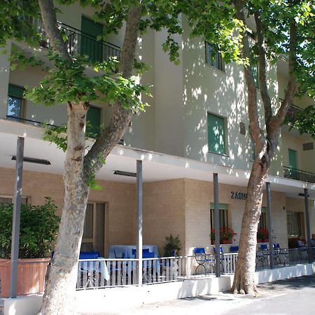 Hotel Zaghini Римини Екстериор снимка