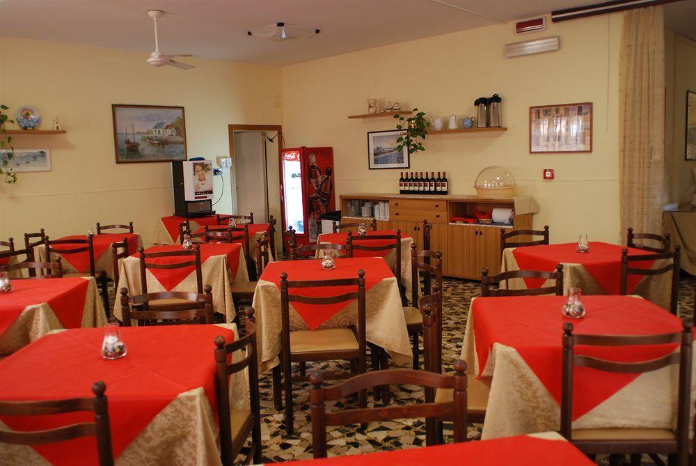 Hotel Zaghini Римини Екстериор снимка