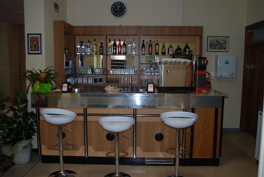 Hotel Zaghini Римини Екстериор снимка
