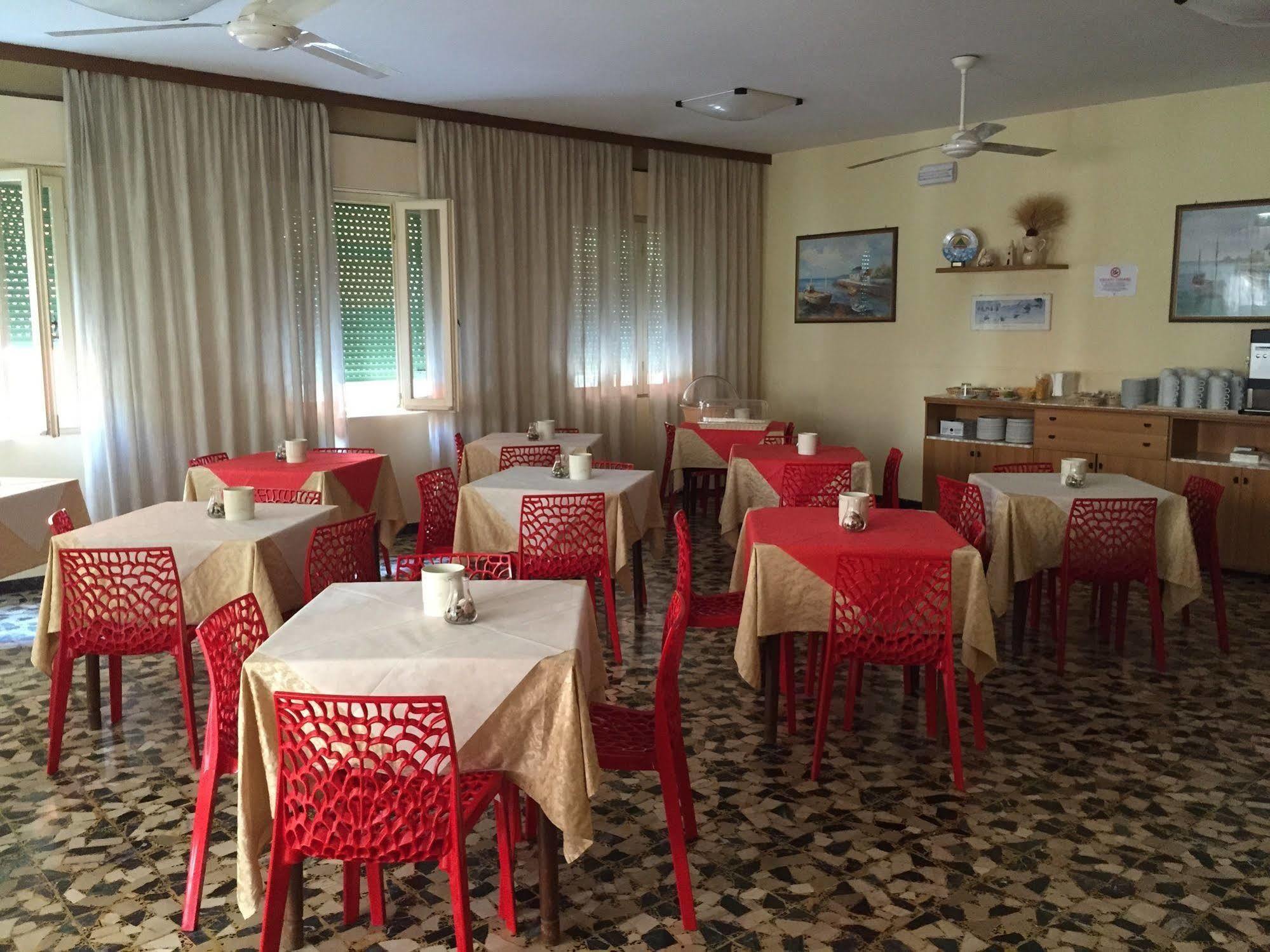 Hotel Zaghini Римини Екстериор снимка