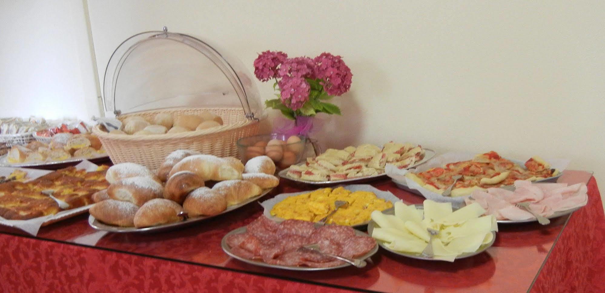 Hotel Zaghini Римини Екстериор снимка