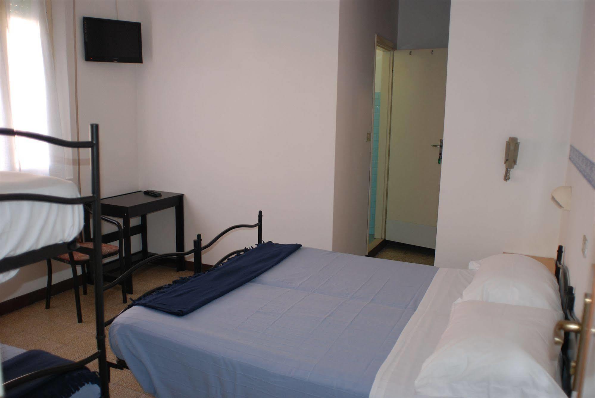 Hotel Zaghini Римини Екстериор снимка