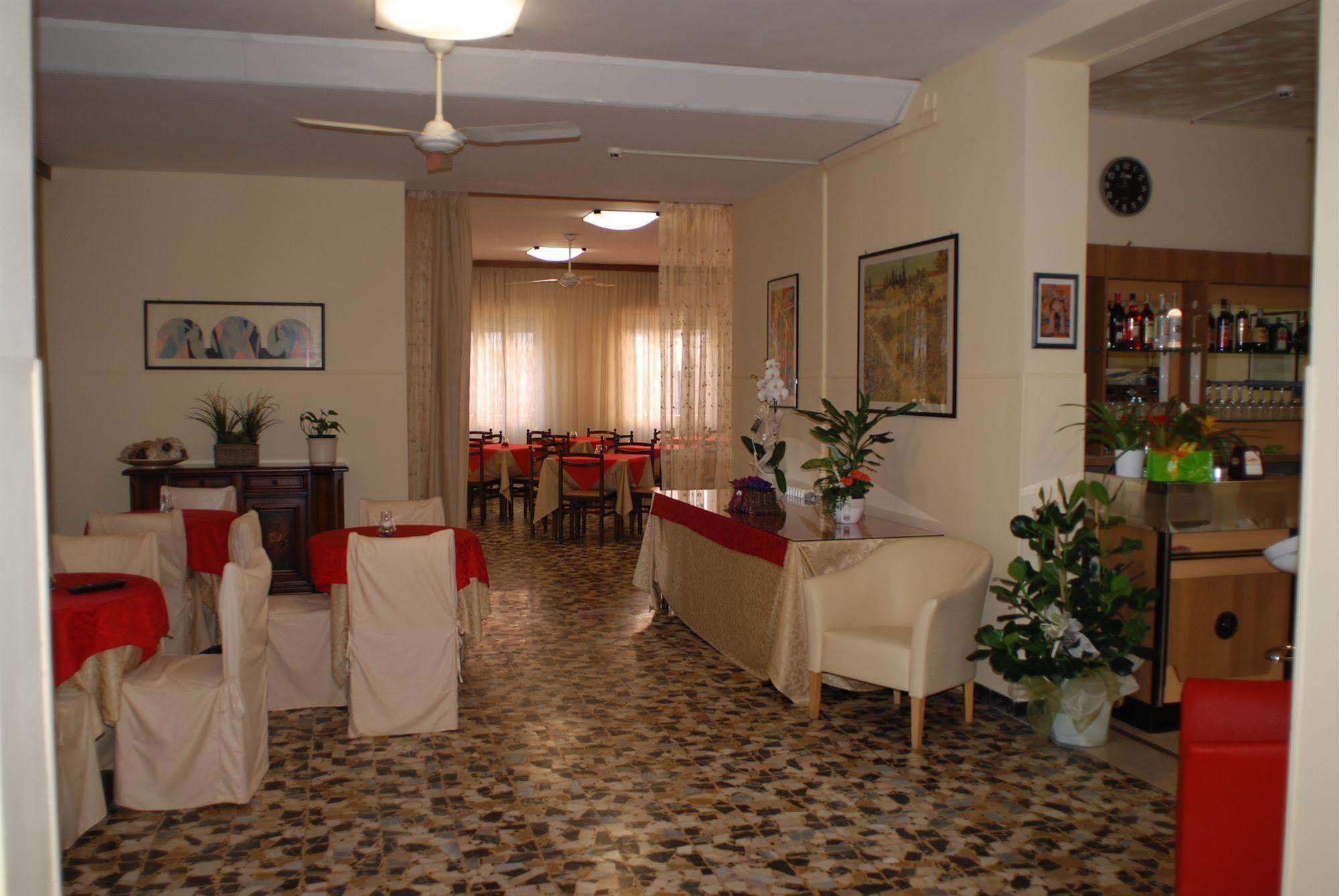 Hotel Zaghini Римини Екстериор снимка